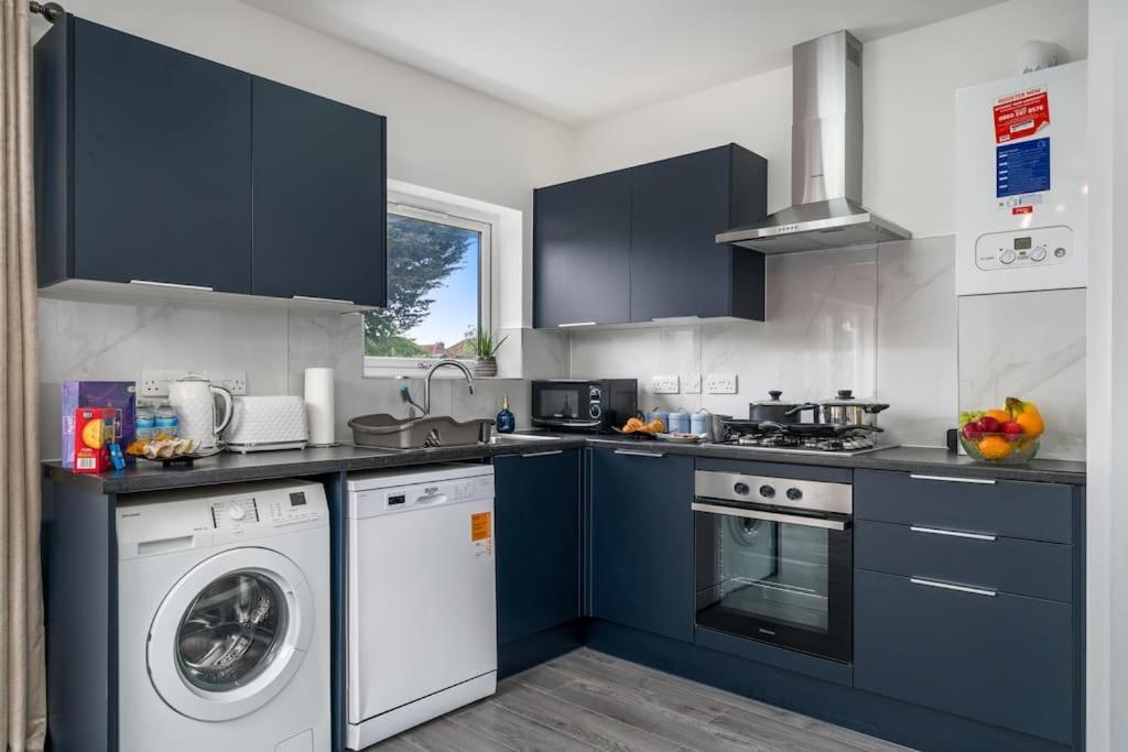 Lux 3Bed Near Wembley With Parking By Oceana Group - Sleeps 8 Apartment Хароу Екстериор снимка