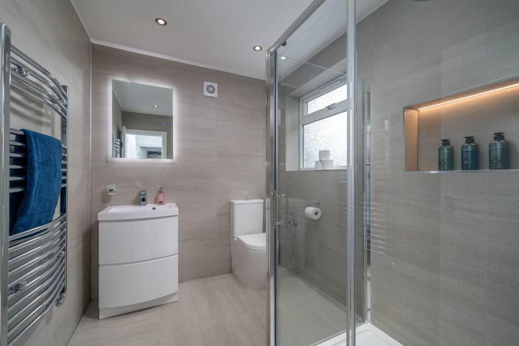 Lux 3Bed Near Wembley With Parking By Oceana Group - Sleeps 8 Apartment Хароу Екстериор снимка
