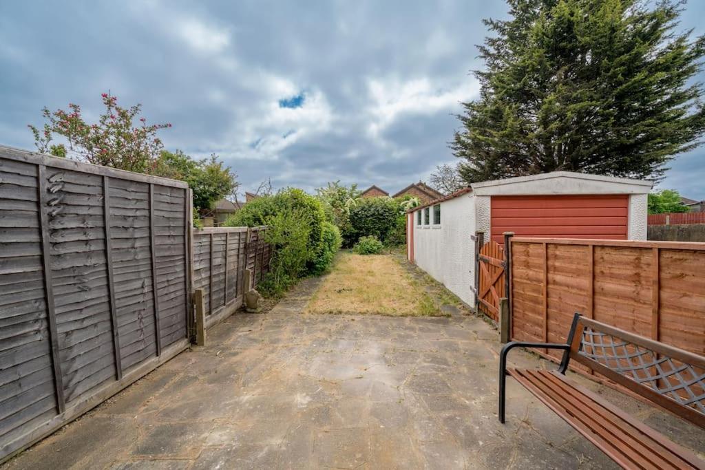Lux 3Bed Near Wembley With Parking By Oceana Group - Sleeps 8 Apartment Хароу Екстериор снимка