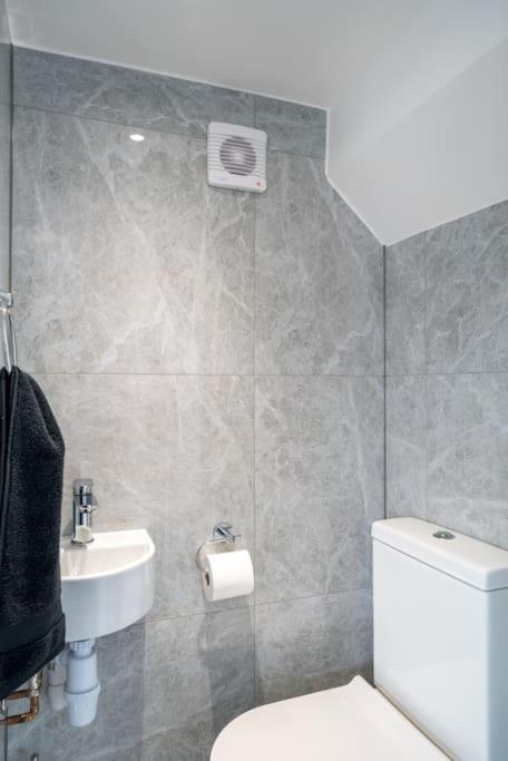 Lux 3Bed Near Wembley With Parking By Oceana Group - Sleeps 8 Apartment Хароу Екстериор снимка