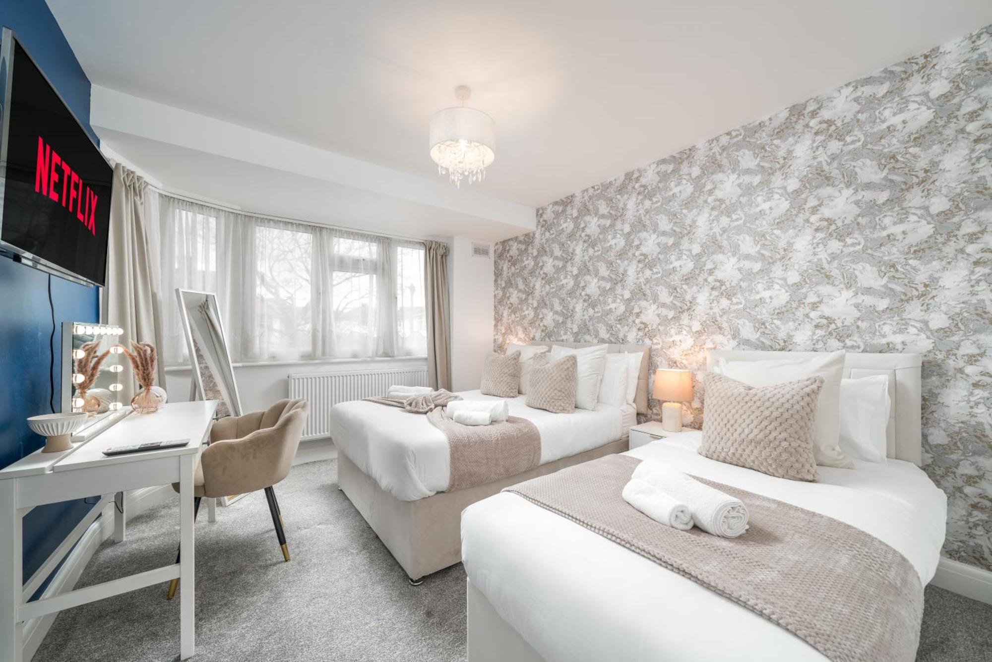Lux 3Bed Near Wembley With Parking By Oceana Group - Sleeps 8 Apartment Хароу Екстериор снимка